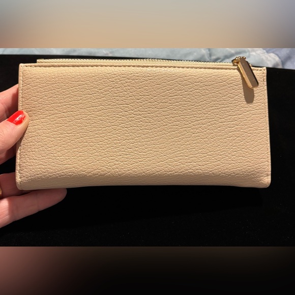 NWT Elegant Cream Extra Large Capacity Vegan Leather Clutch Wallet - Picture 4 of 13